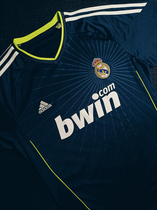 Real Madrid 2010/11 Away L