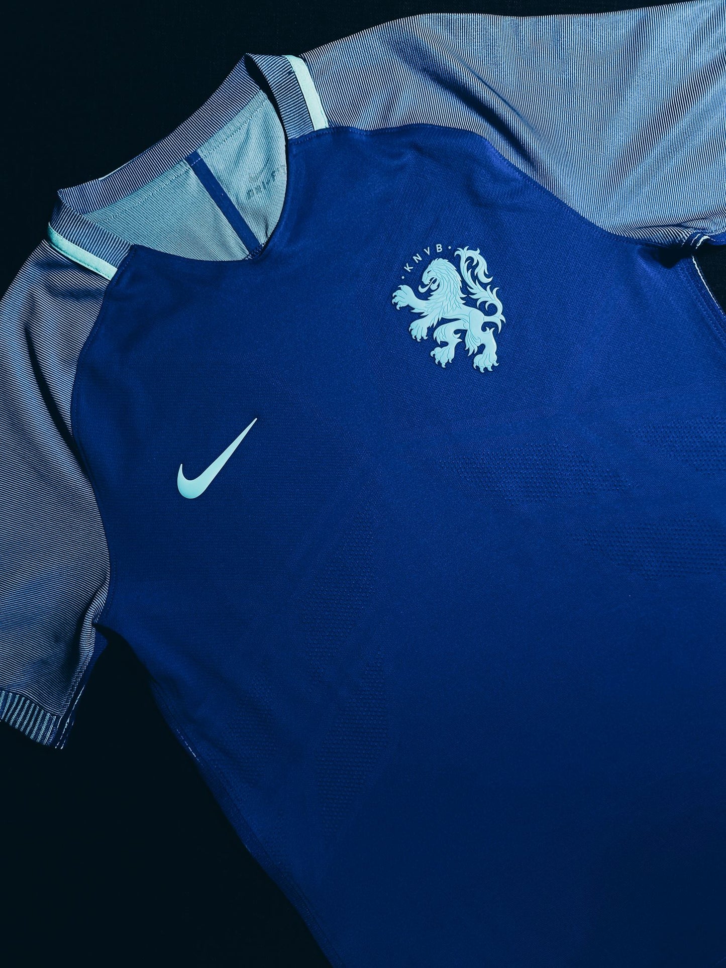 Netherlands 2016 Away Player Issue M