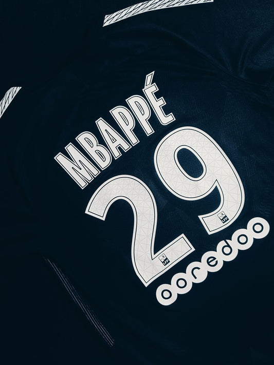 PSG 2017/18 Third Mbappé M