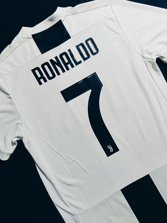 Juventus 2018/19 Home Ronaldo Player Issue M