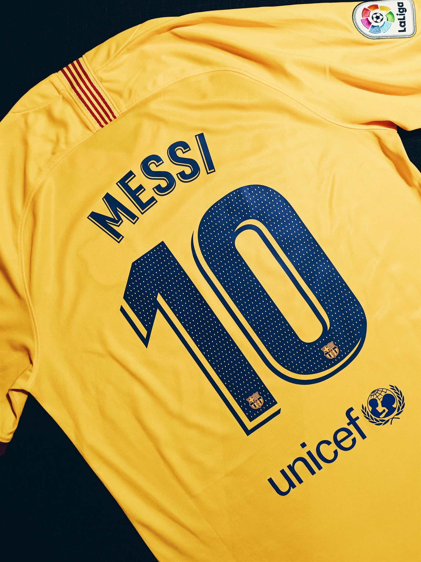 Barcelona 2019/20 Away Messi L