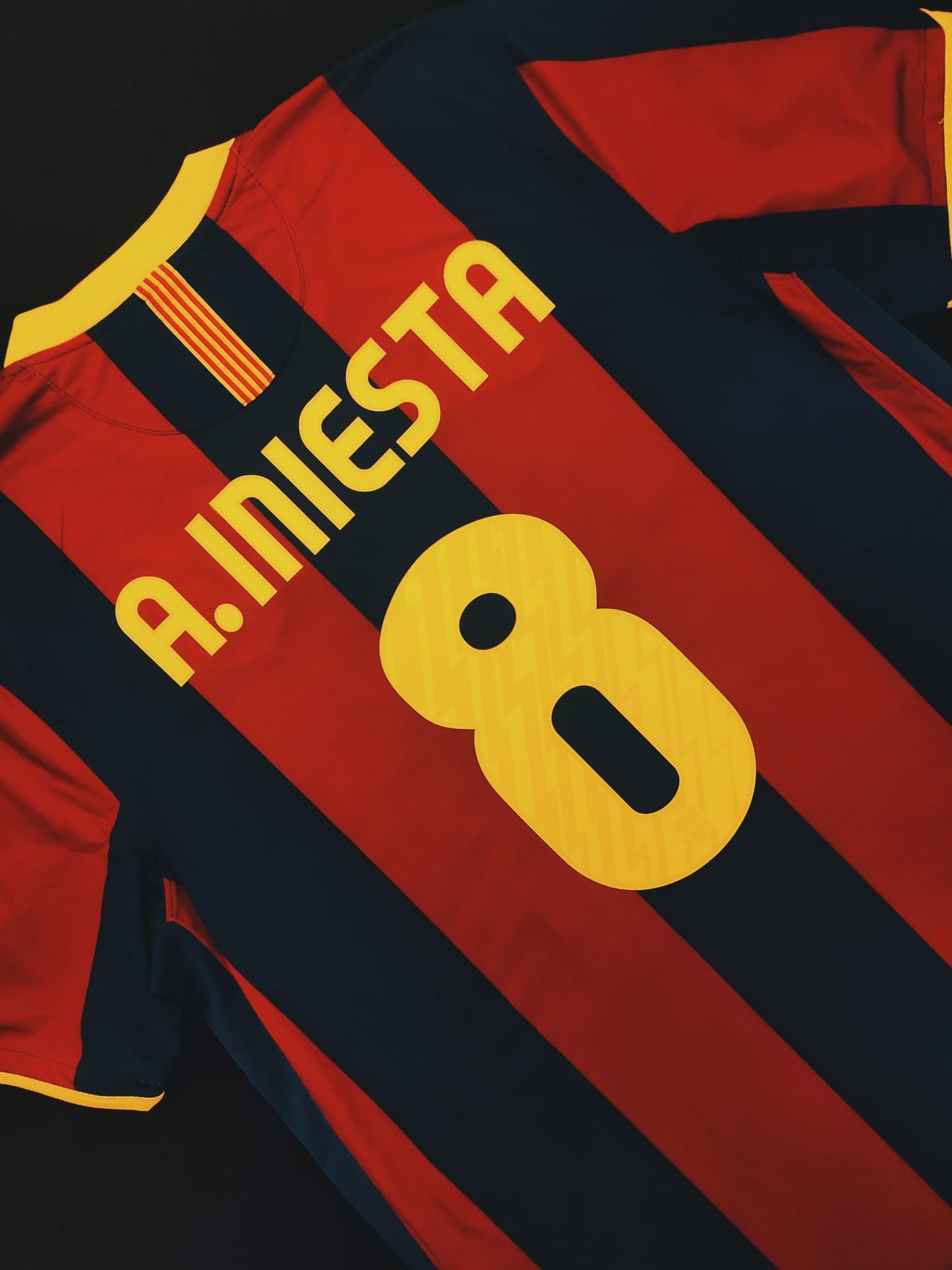 Barcelona 10/11 Home Iniesta XL